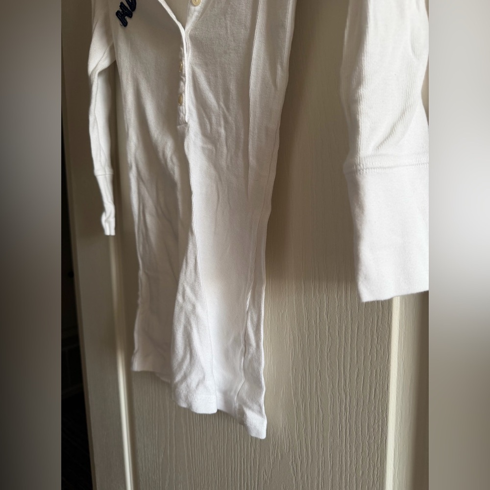 Hollister White Ribbed Henley Top with Navy Lettering - Picture 4 of 7